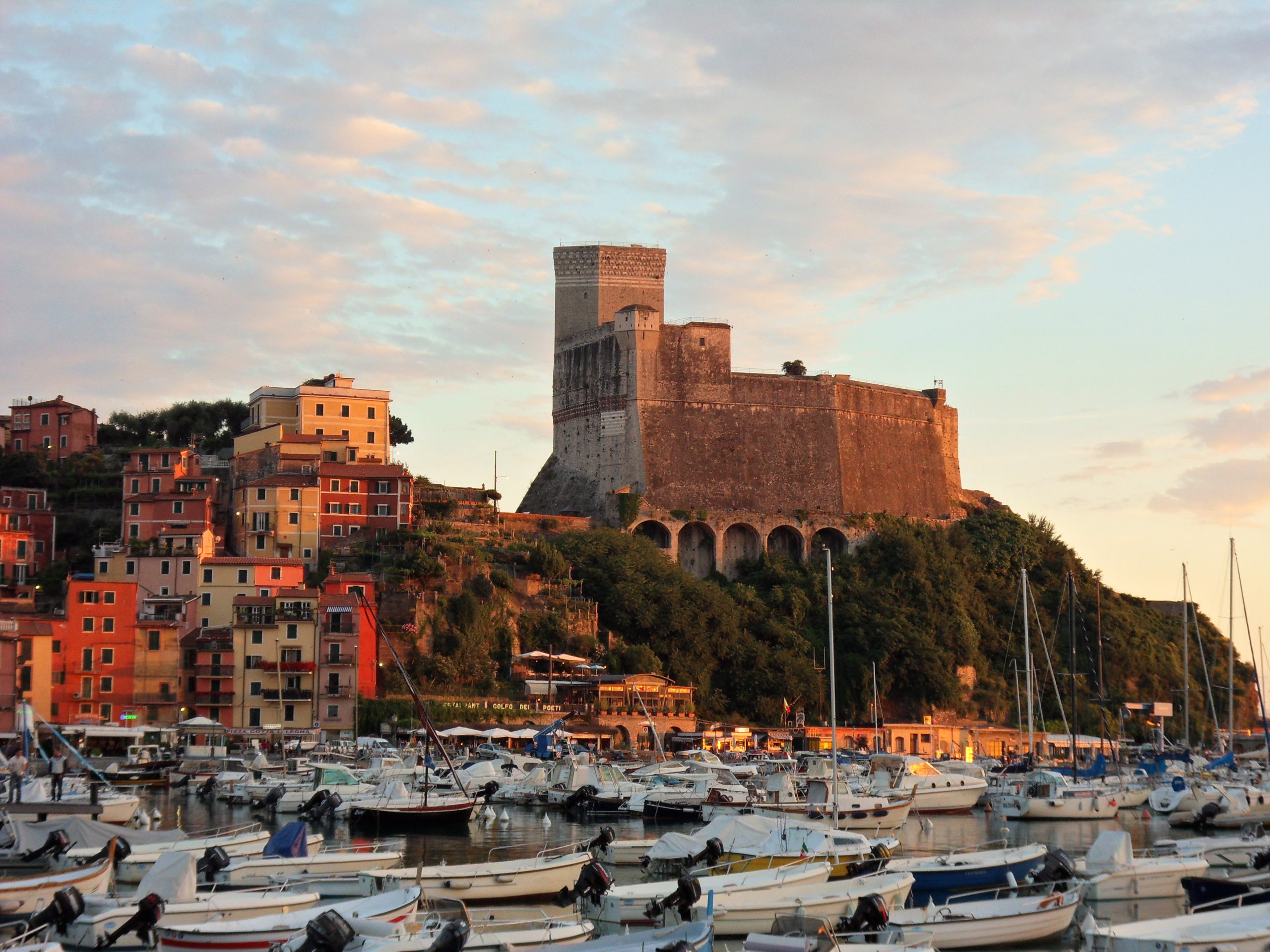 Lerici e San Terenzo la baia degli inglesi La Giara del Centro Lerici e San Terenzo la baia degli inglesi La Giara del Centro
